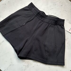 Lululemon Embossed Panel HR Short 4” - Black
